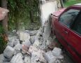 Krimi - NEHODA: Autom prerazili múr pri dome - P1170184.JPG